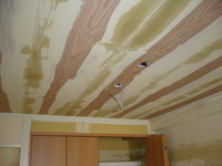 工事中：和室の天井もクロス貼り