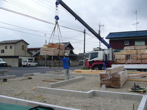 店舗新築工事②＜材料搬入～土台入れ＞