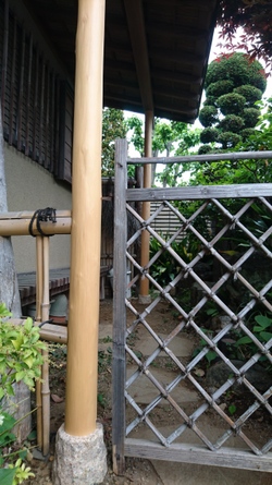 お茶室の腰掛のひさし柱修理＜足利市＞